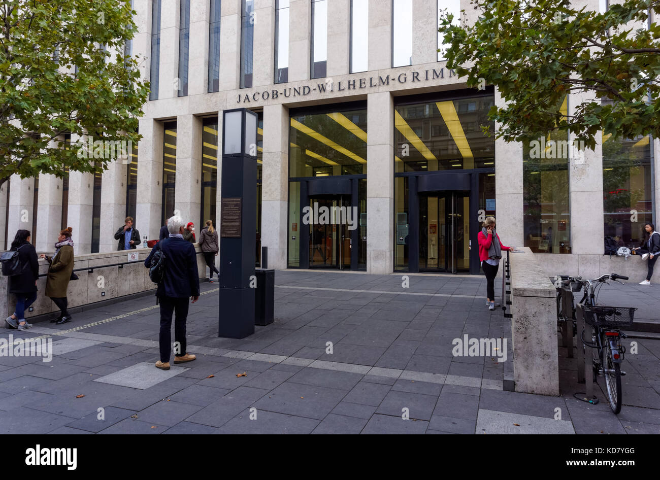 Eingang an die Humboldt-Universität Bibliothek, Jacob-und-Wilhelm-Grimm-Zentrum, Berlin, Deutschland Stockfoto