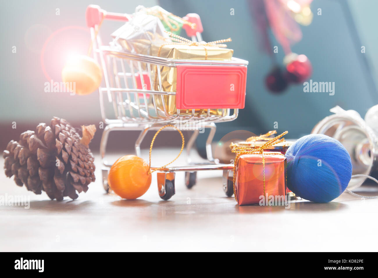 Weihnachten Geschenkboxen und Ornamente Stockfoto