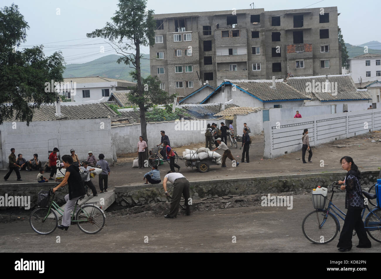 12.08.2012, Wonsan, Nordkorea, Asien - eine alltägliche Straße in der Nähe von wonsan. Stockfoto