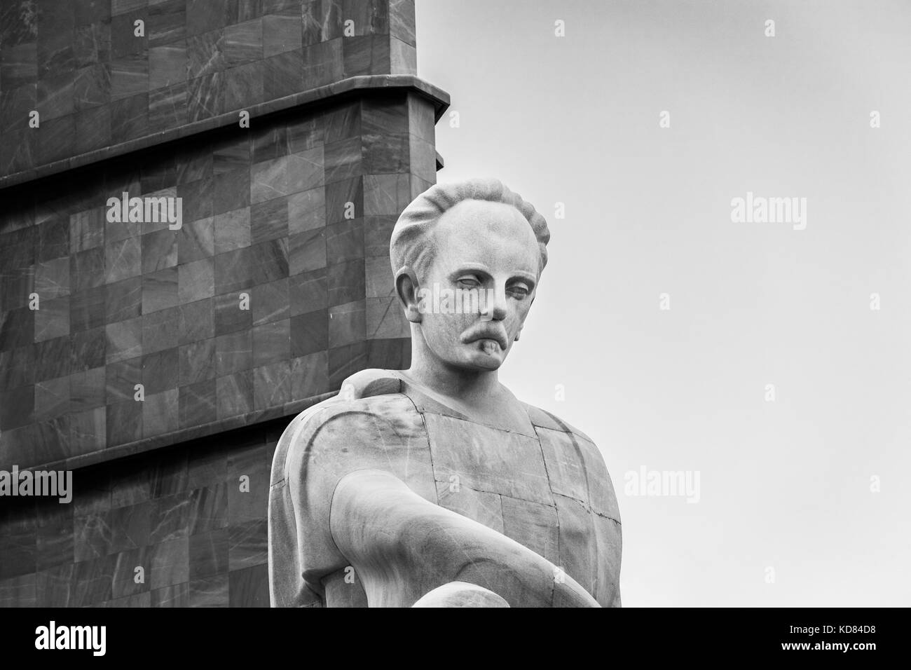 Weiße Marmorstatue des populären Nationalhelden Politiker Jose Marti, Memorial Jose Marti, Plaza de la Revolución (Revolutionsplatz), Havanna, Kuba Stockfoto