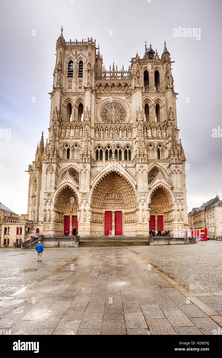 Die Kathedrale Basilika Unserer Lieben Frau von amiens oder Basilique cathédrale notre-dame d'Amiens, Vorderansicht Stockfoto