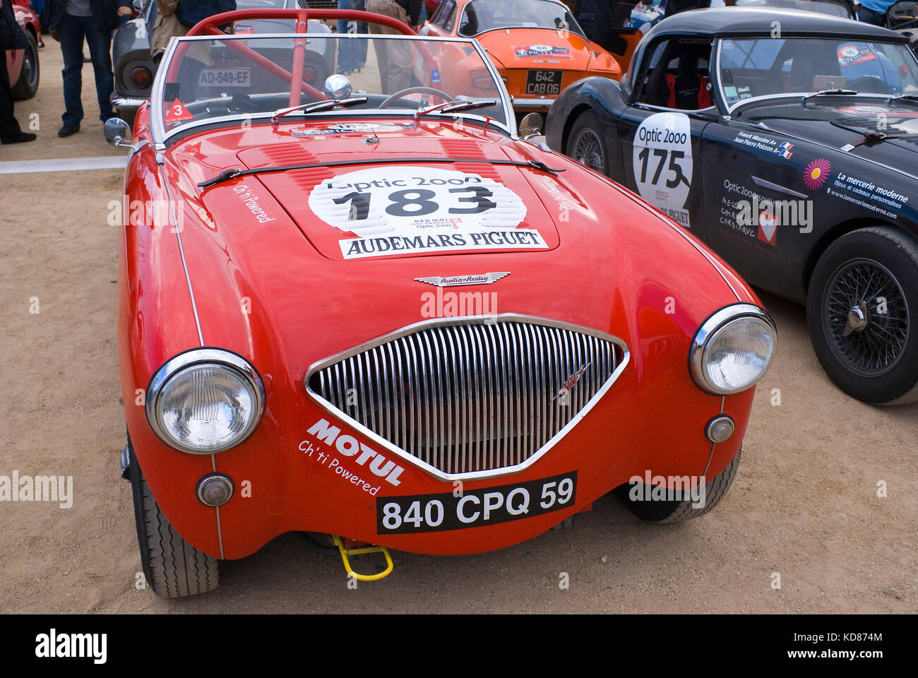 Tour Auto Optic 2000-2012. Jedes Jahr beginnt das Rennen der Oldtimer in Paris und endet an der Azure Coast. Auto : Austin-Healey 100/4 1956 Stockfoto