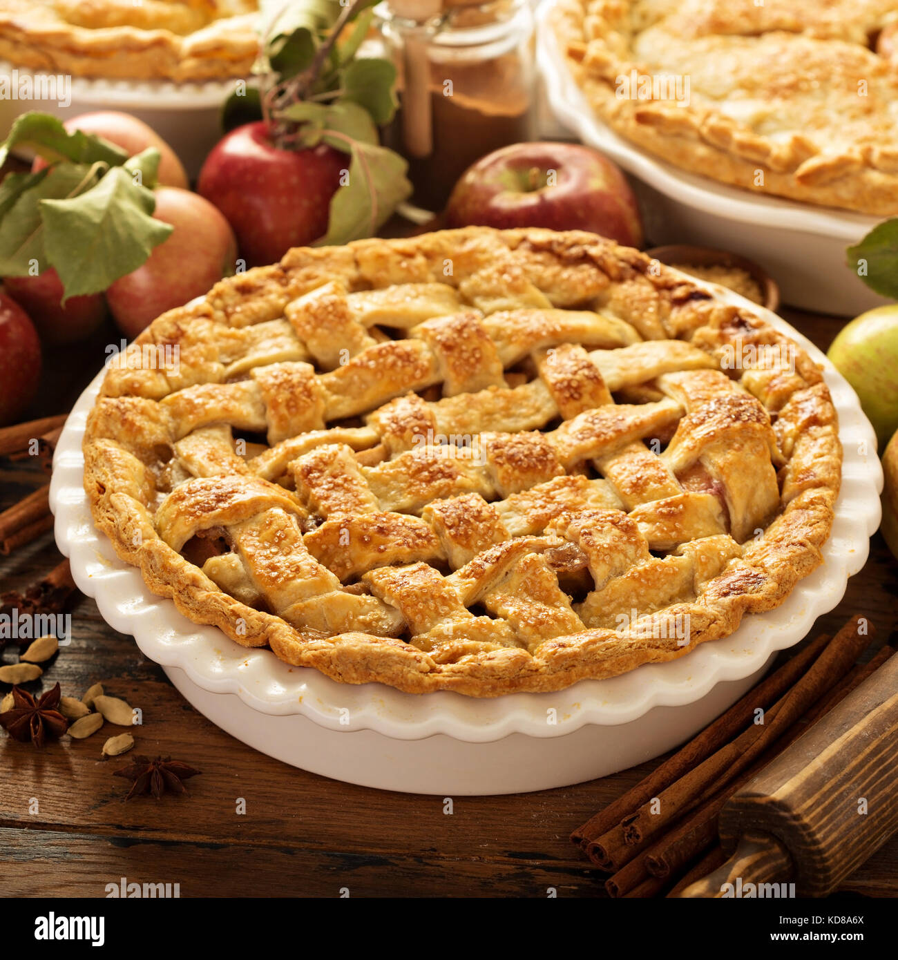 Apfelkuchen mit gitter -Fotos und -Bildmaterial in hoher Auflösung – Alamy