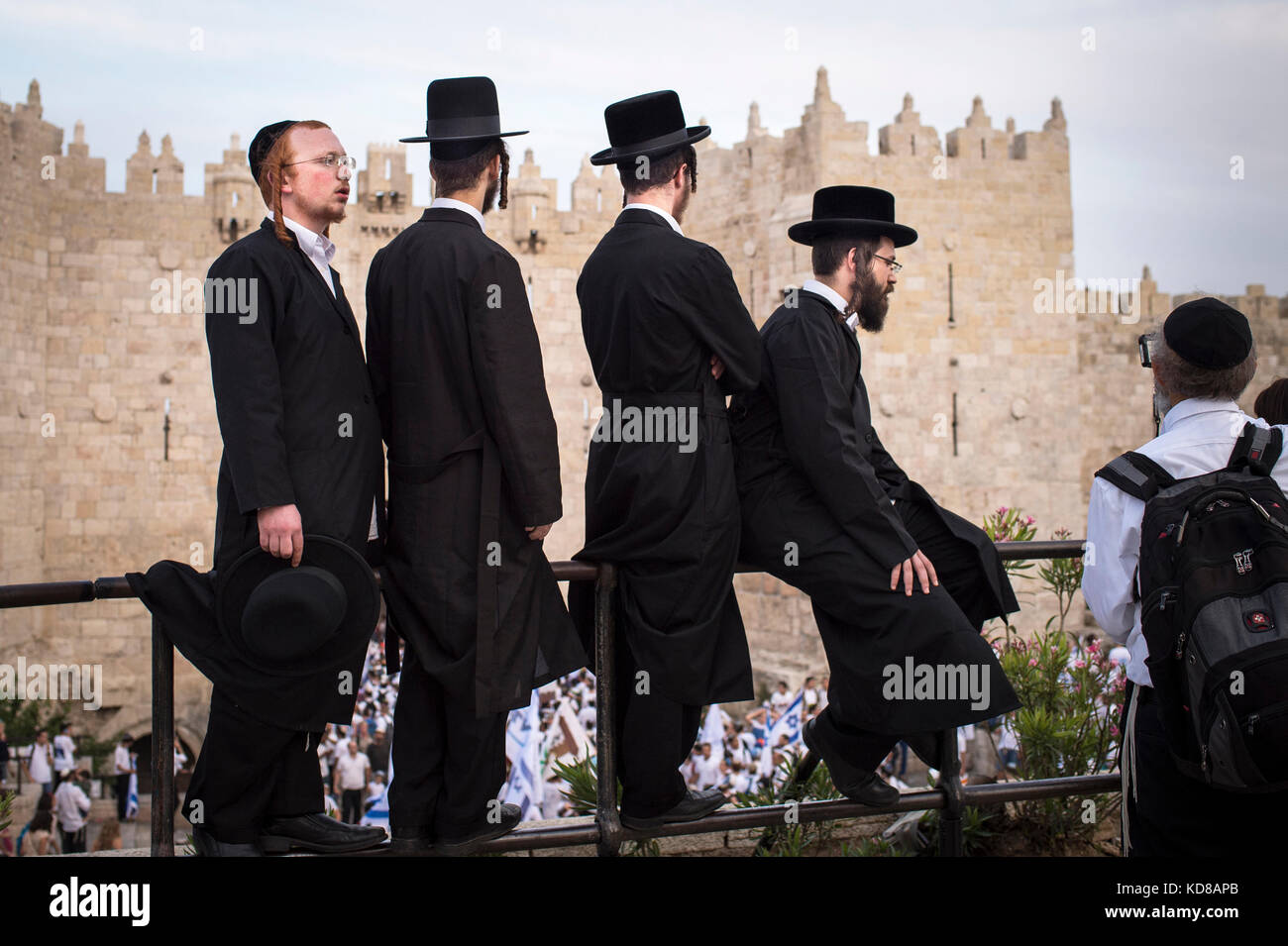 La communauté religieuse est présente le 28/05/2014, jour de Yom Yerushalayim à Jerusalem. Die religiöse Gemeinschaft ist anwesend die 28 Mai, der Jom Stockfoto