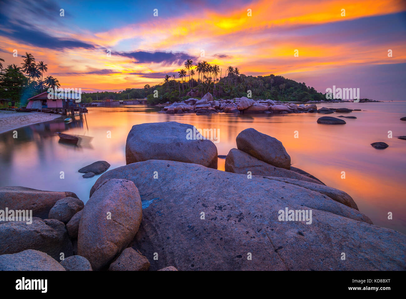Strand bei Sonnenuntergang, Bintan, Tanjung Pinang, Riau Inseln, Indonesien Stockfoto