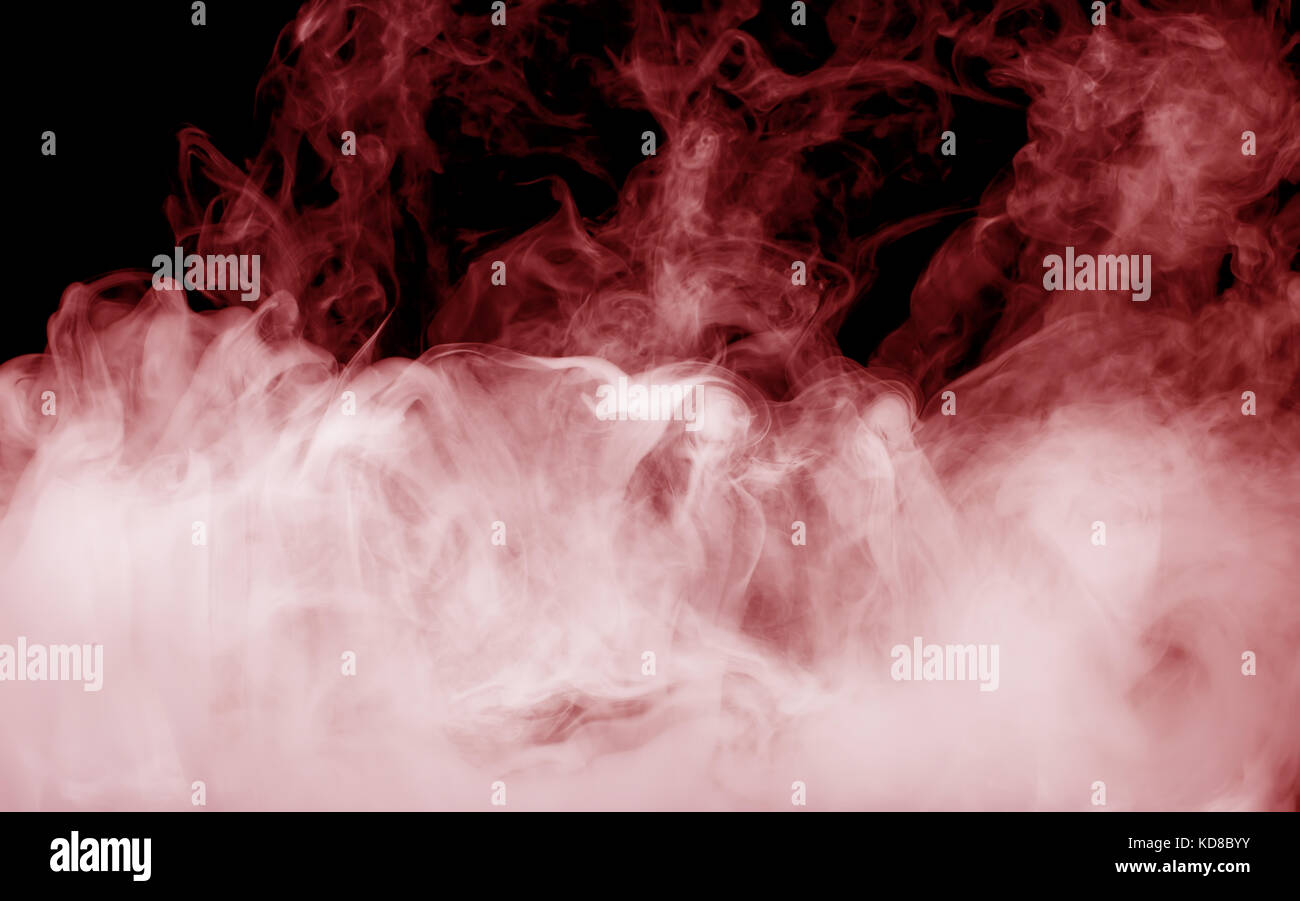 Red Smoke auf dem schwarzen Hintergrund. Stockfoto