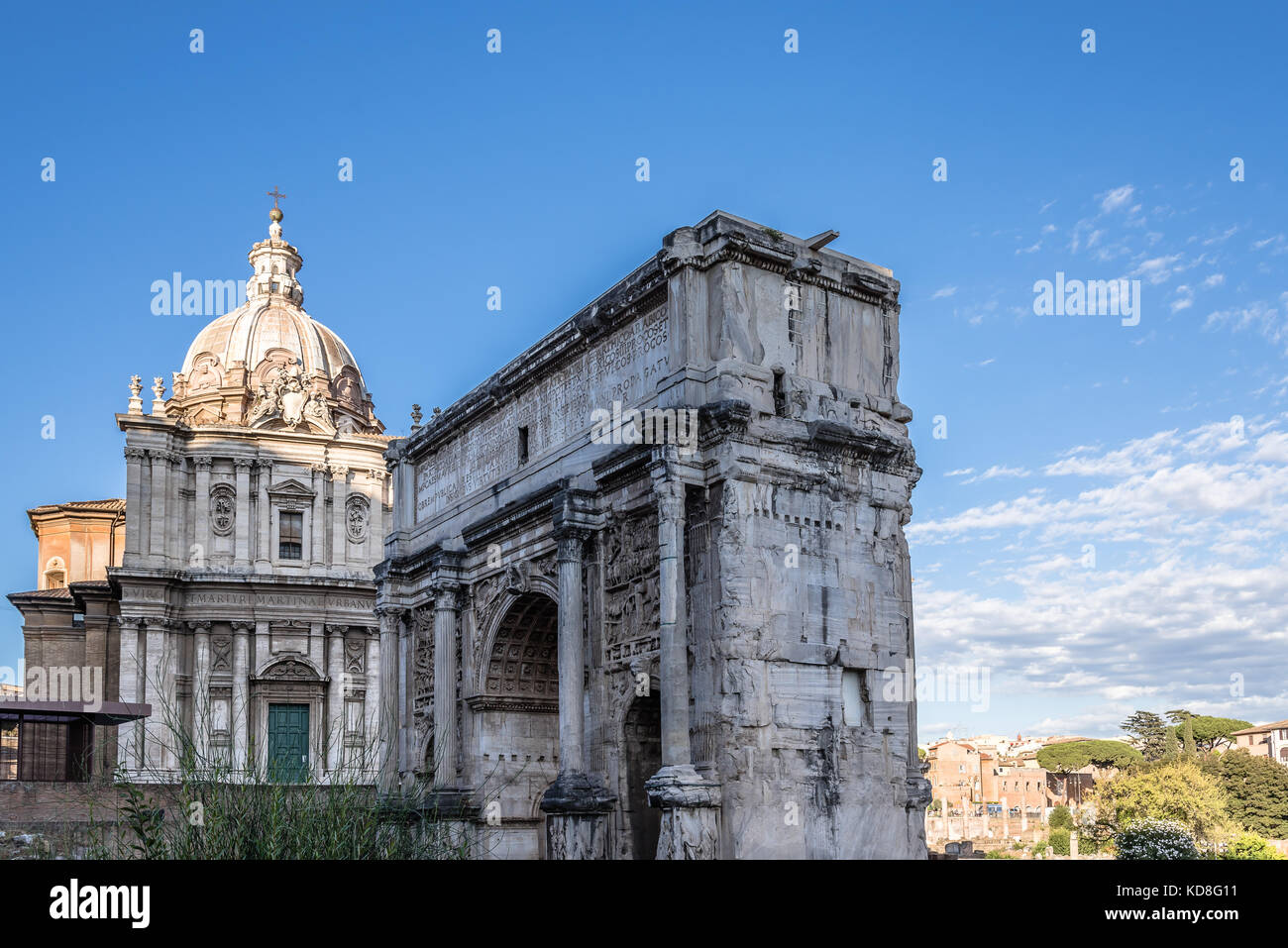 Blick auf Forum von Rom einen sonnigen Sommertag in Rom. Es war für Jahrhunderte das Zentrum der Römischen öffentlichen Leben. Stockfoto
