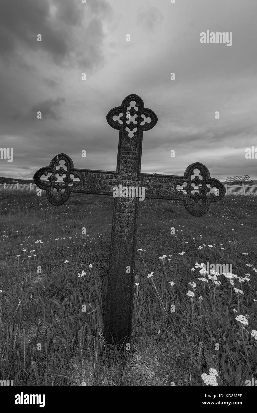 Sehr alte Kreuz auf einem Friedhof in Nesseby Finnmark Stockfoto