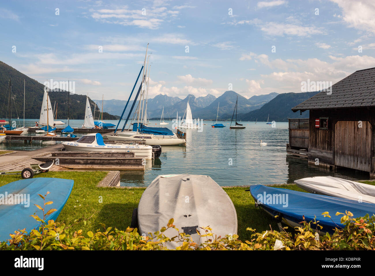St. Gilgen, Österreich - 3. September 2016: Boote im Yacht Club gründen in St. geparkt. Gilgen am Wolfgangsee. Stockfoto