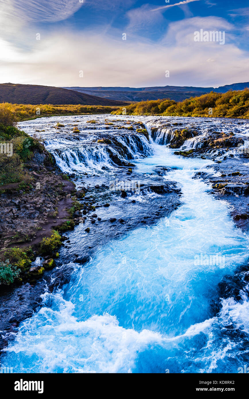 Die bruarfoss Wasserfall in Island mit seinen blauen Gletscher Wasser Stockfoto