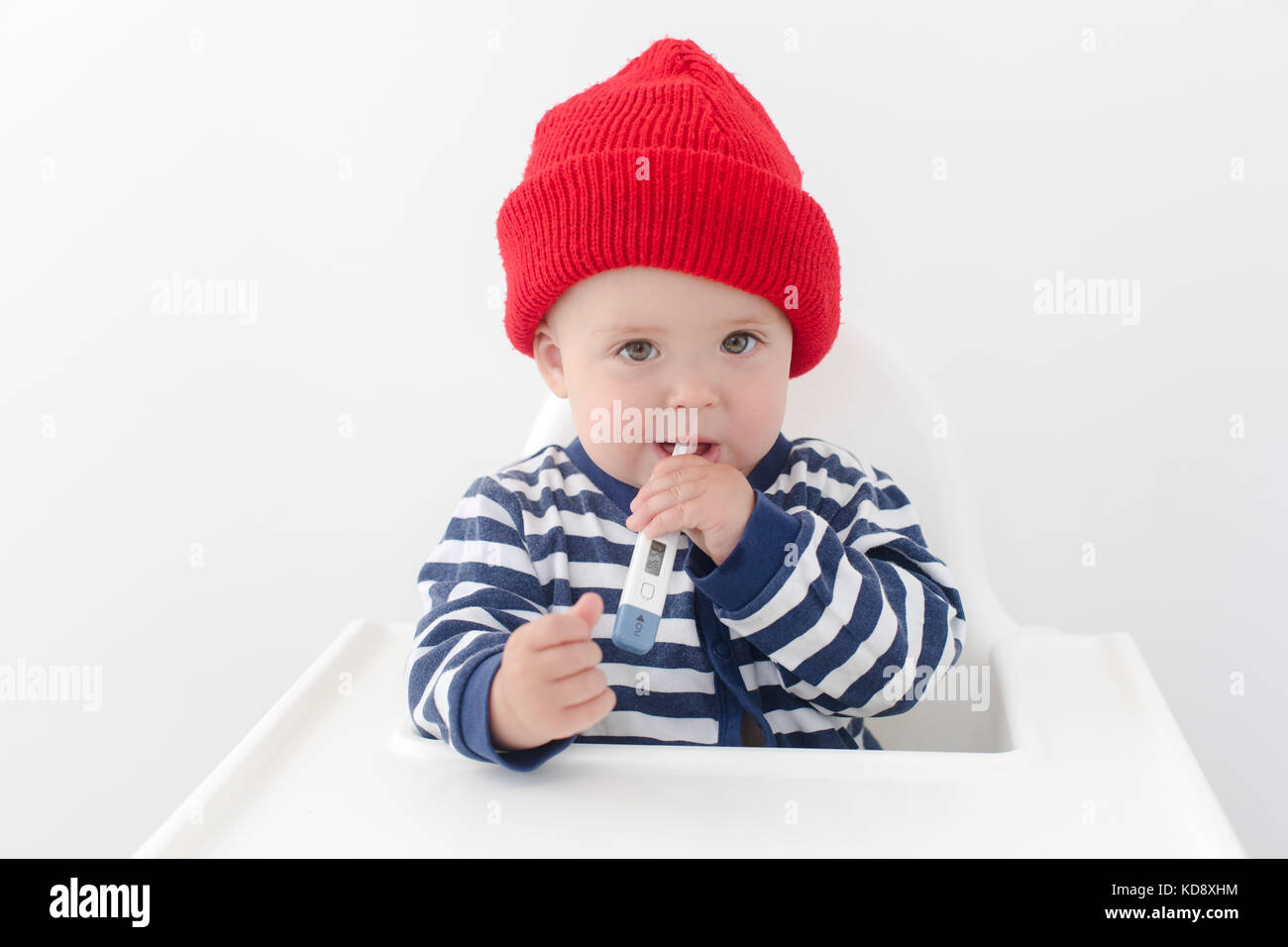 Baby mit Thermometer Stockfoto
