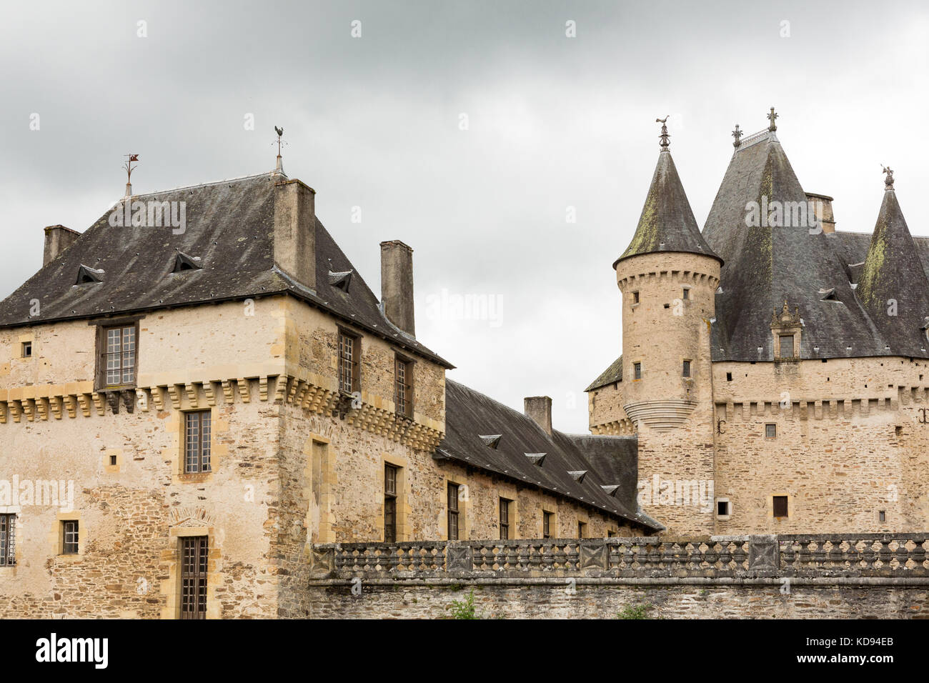 JUMILHAC-LE-GRAND, Dordogne, Frankreich: 1. JULI 2017: Detail der großen mittelalterlichen Burg. Stockfoto