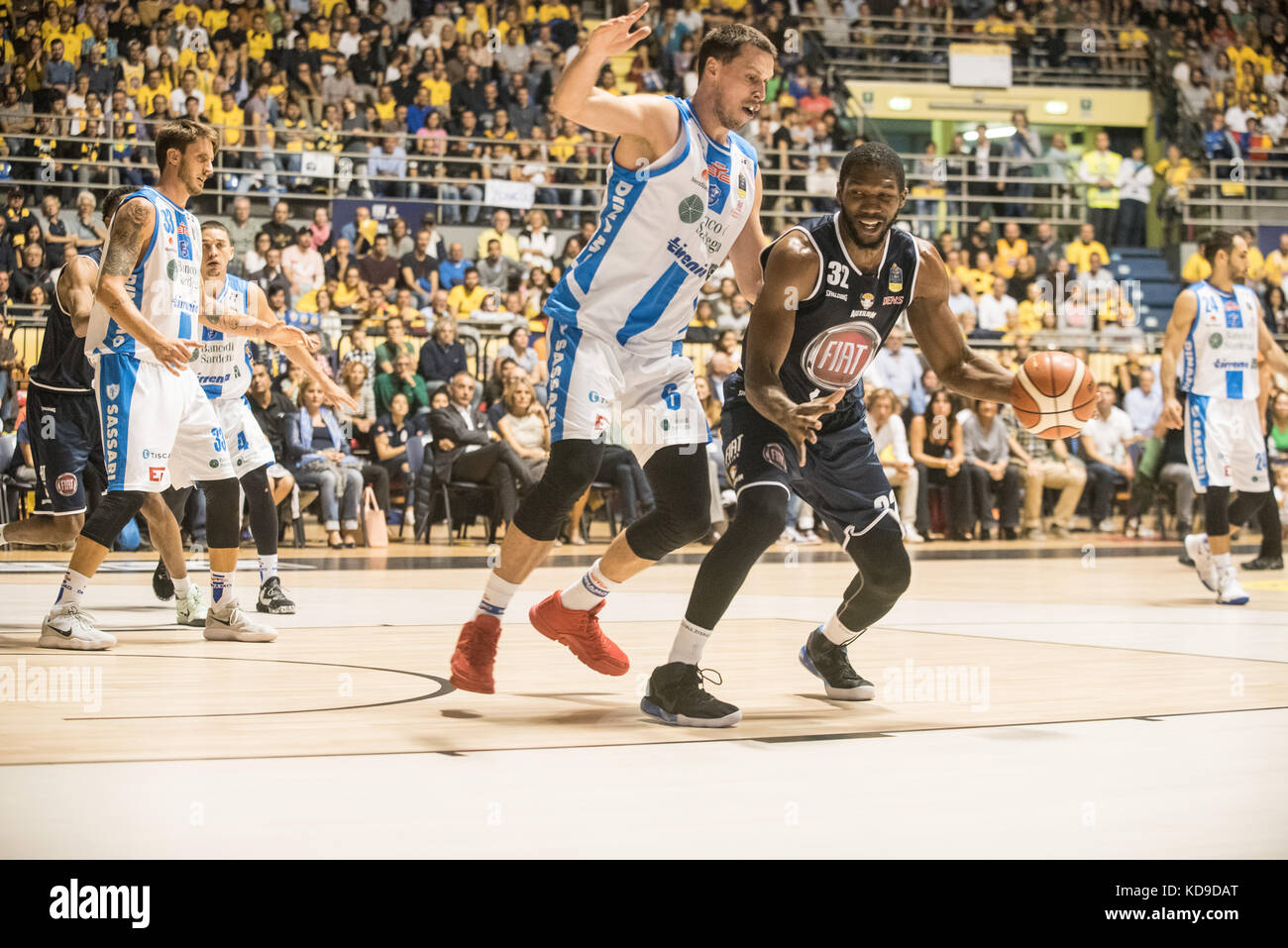 Turin, Italien, 7. Oktober 2017. Trevor mbakwe während der serie a ein basketballturnier fiat Torino auxilium vs Dinamo sassari an. palaruffini Torino gewinnt Stockfoto