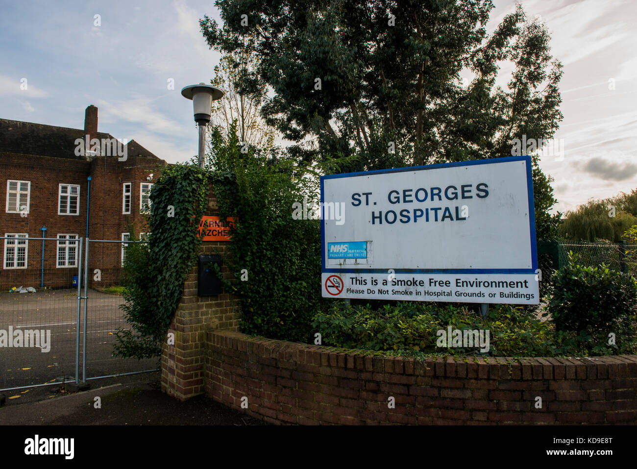 Die geschlossene St Georges Hospital, Hornchurch sein Schicksal für die Neugestaltung erwartet. Stockfoto