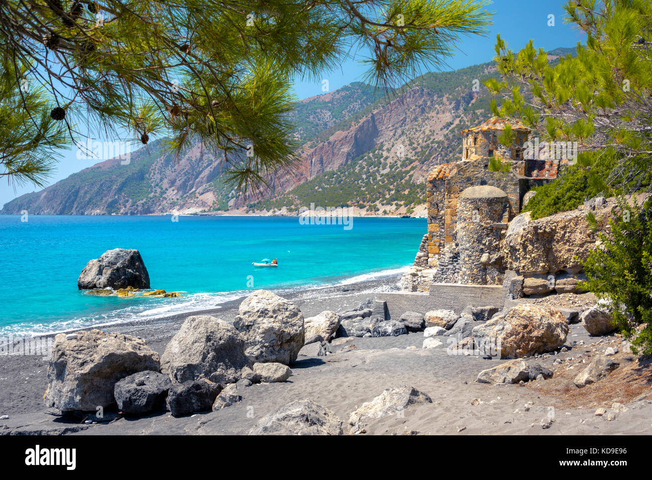 Strand von Agios Pavlos mit dem heiligen Paulus Kirche, einer sehr alten byzantinischen Kirche, die am Ort selouda, Chania, Kreta, Griechenland. Stockfoto