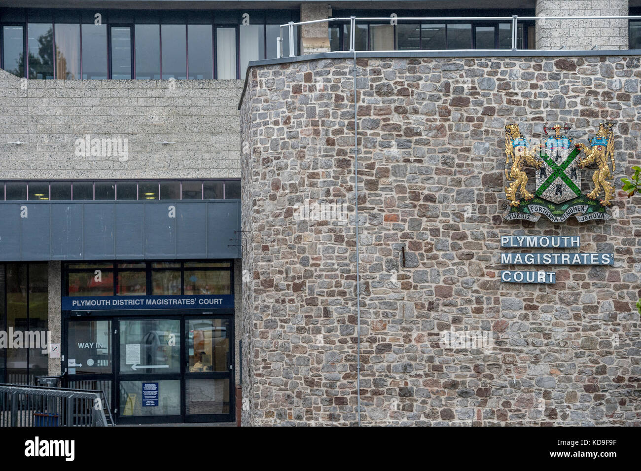 Außerhalb des Plymouth Magistrates' Court Stockfoto