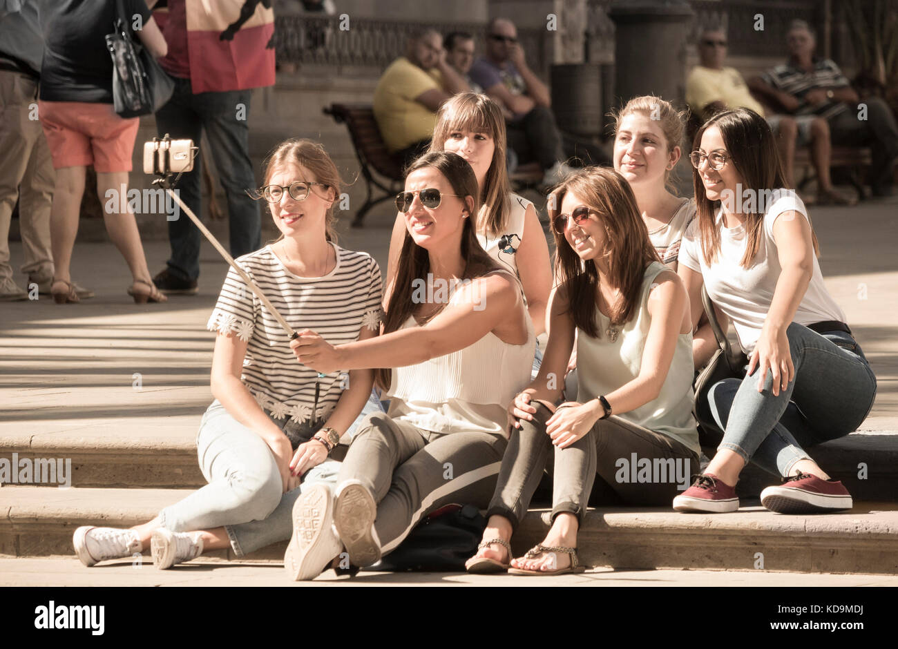 Gruppe von jungen Frauen, die selfie in Spanien Stockfoto
