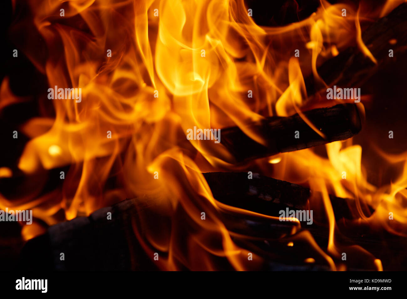 Brennen Brennholz im Kamin Nahaufnahme Foto. Stockfoto