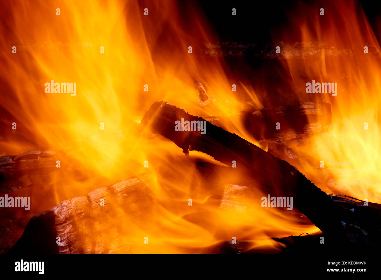 Brennen Brennholz im Kamin Nahaufnahme Foto. Stockfoto