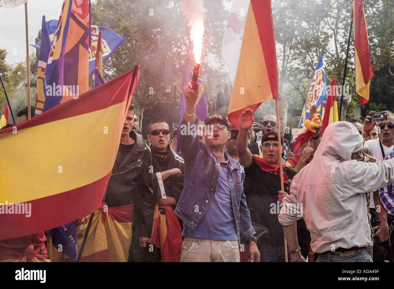 Barcelona, Spanien. 12 Okt, 2017. faschistische Demonstranten während der Feierlichkeiten der hispanischen Tag in Barcelona, Spanien. Credit: celestino Arce/zuma Draht/alamy leben Nachrichten Stockfoto