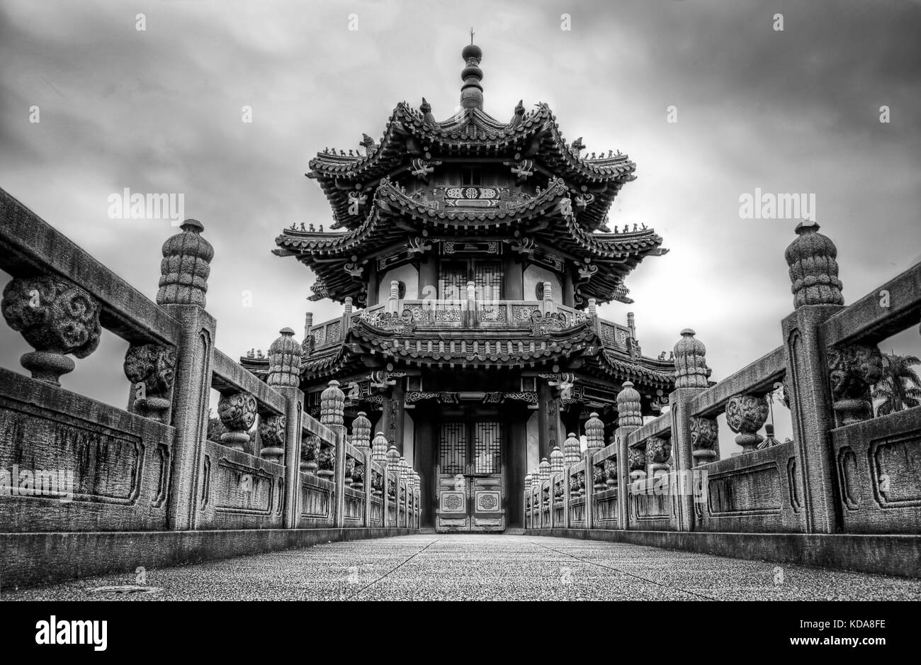 Asiatische Tempel in Schwarzweiß Stockfoto