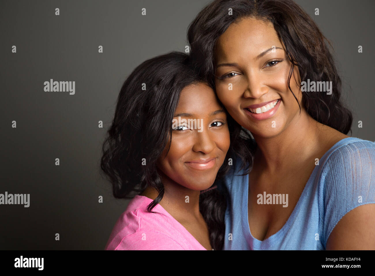 Afrikanische amerikanische Mutter und ihrer Tochter. Stockfoto