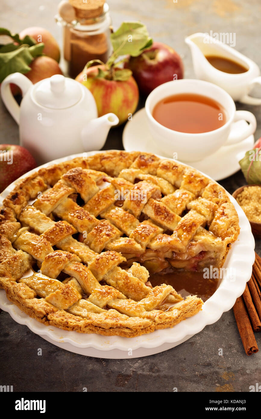 Apfelkuchen Mit Gitter Stockfoto Bild 163120331 Alamy