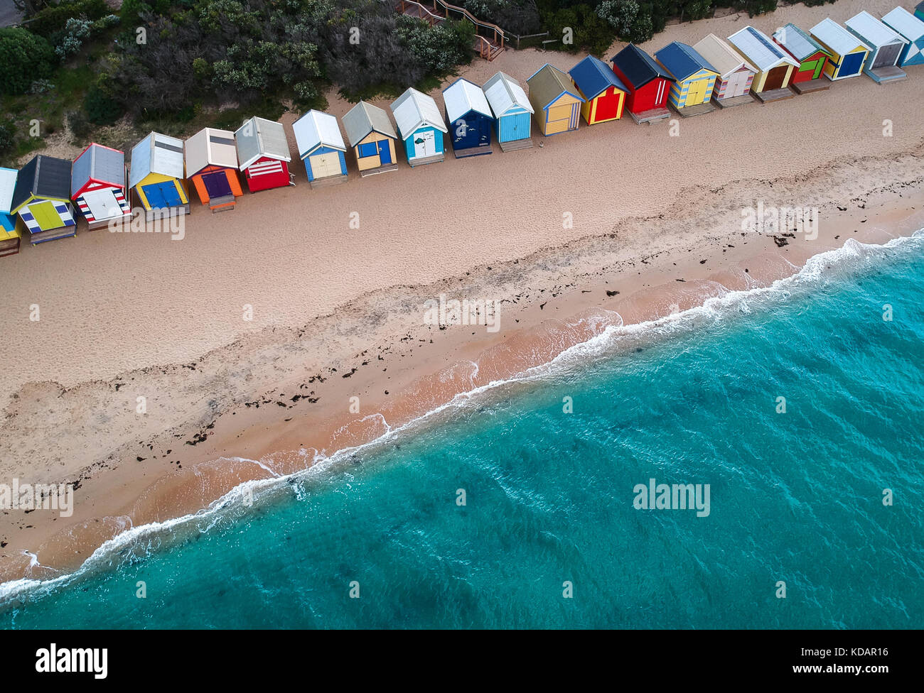 Luftaufnahme von Strandhütten am Brighton Beach, Melbourne, Victoria, Australien Stockfoto