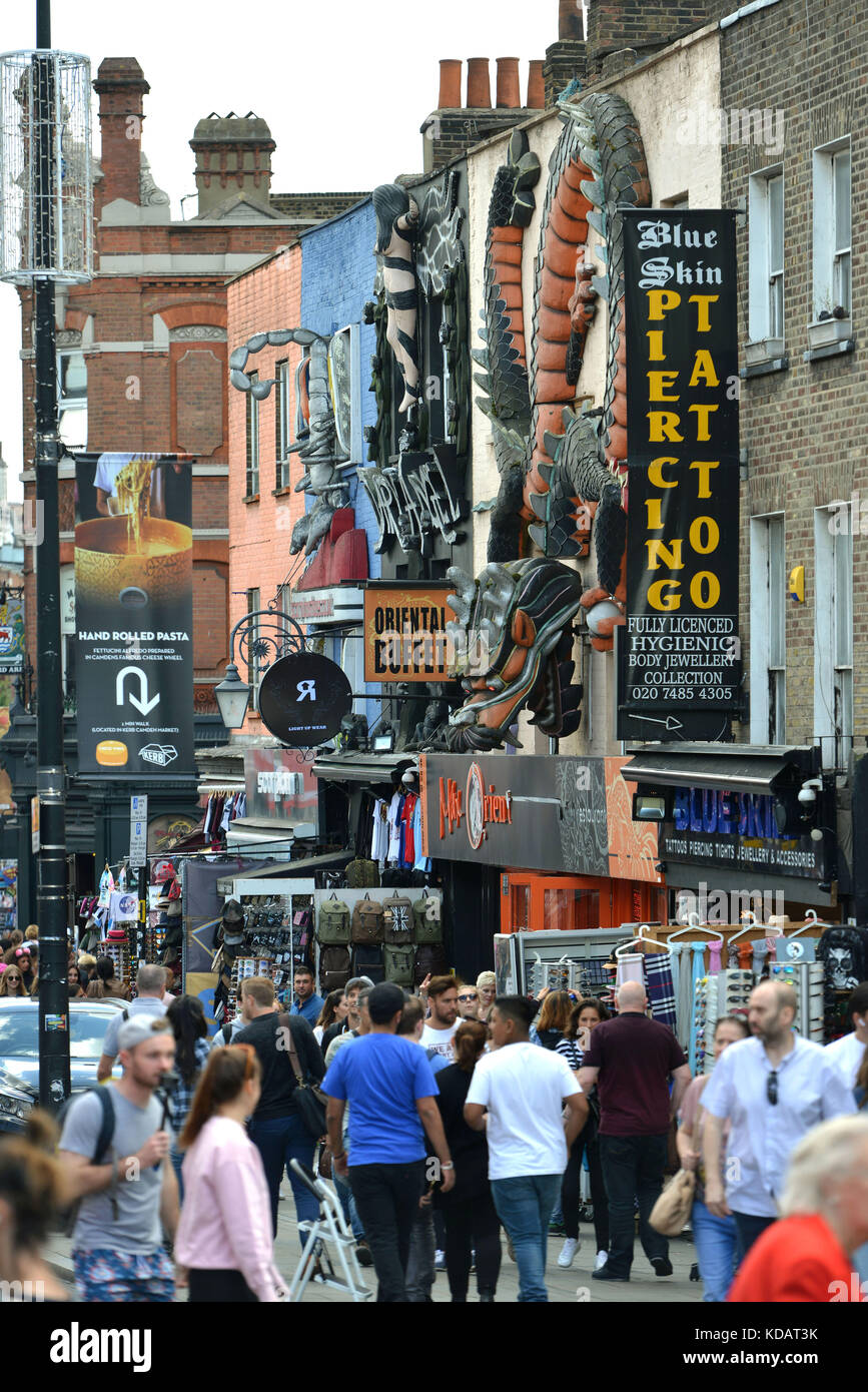 Geschäftige Camden Street, London Stockfoto