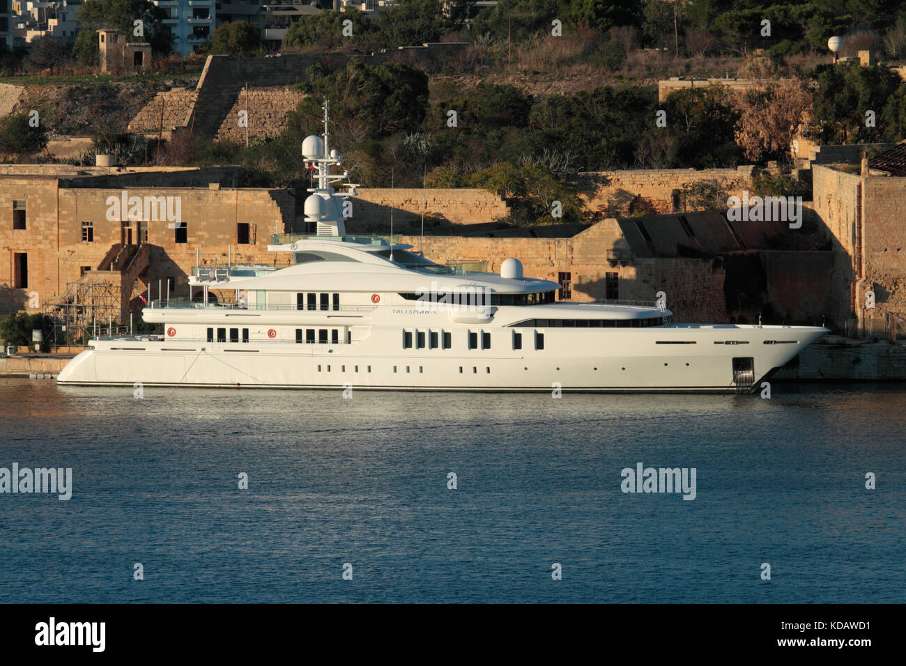 Die 71 m Proteksan Türkis Luxus superyacht Talisman C vertäut im Hafen Marsamxett, Malta Stockfoto