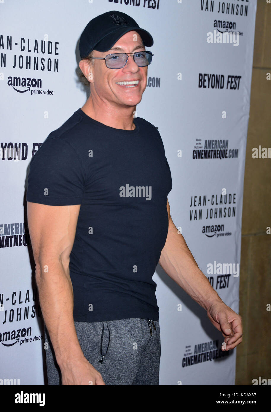 A Jean Claude Van Damme 008 Ankunft am Jean Claude Van Johnson, eine amazon Movie Premiere auf der Egyptian Theatre in Los Angeles. Oktober 9, 2017. Stockfoto