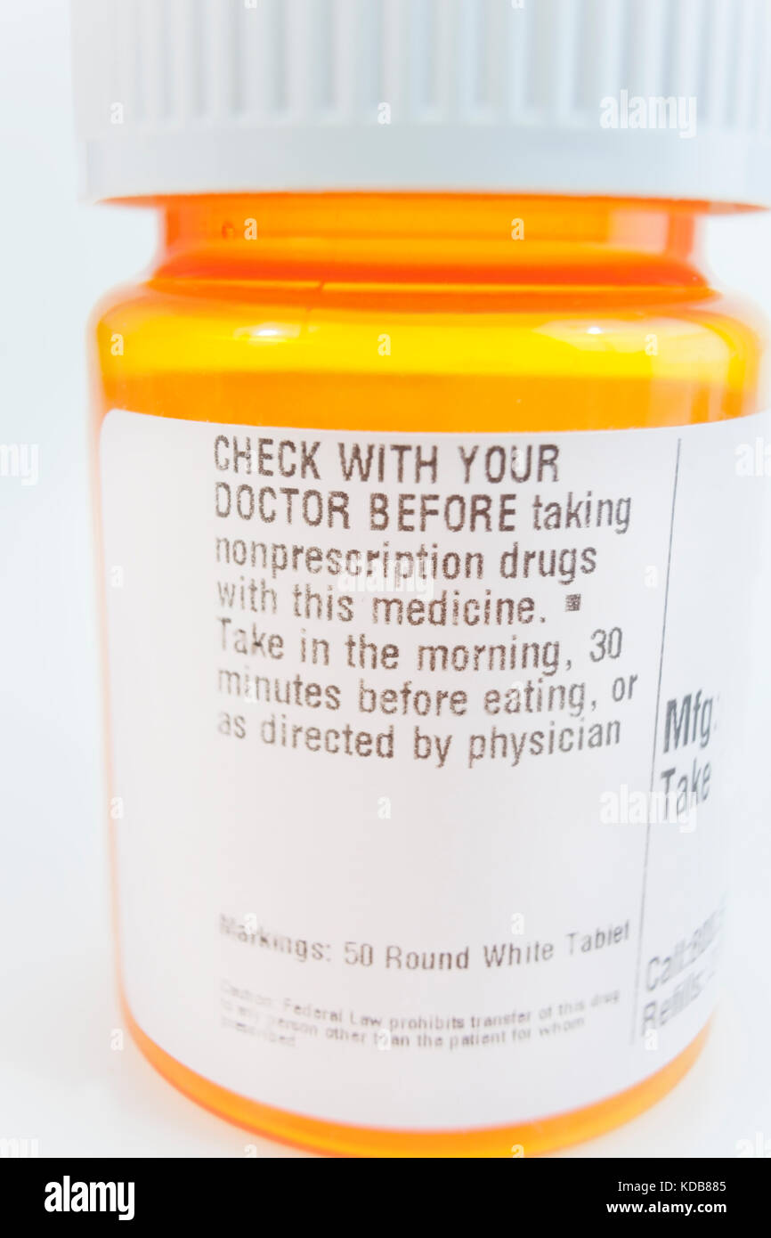 Orange Medizin Flasche mit Etikett Warnung. Stockfoto
