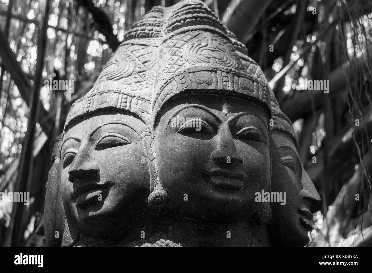 Skulptur von sechs konfrontiert hinduistischen Gottheit Stockfoto