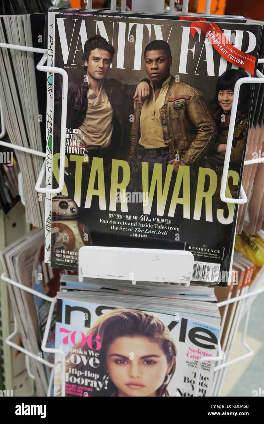 Zeitschriftenständer mit Magazin-Cover (Cover) Stockfoto