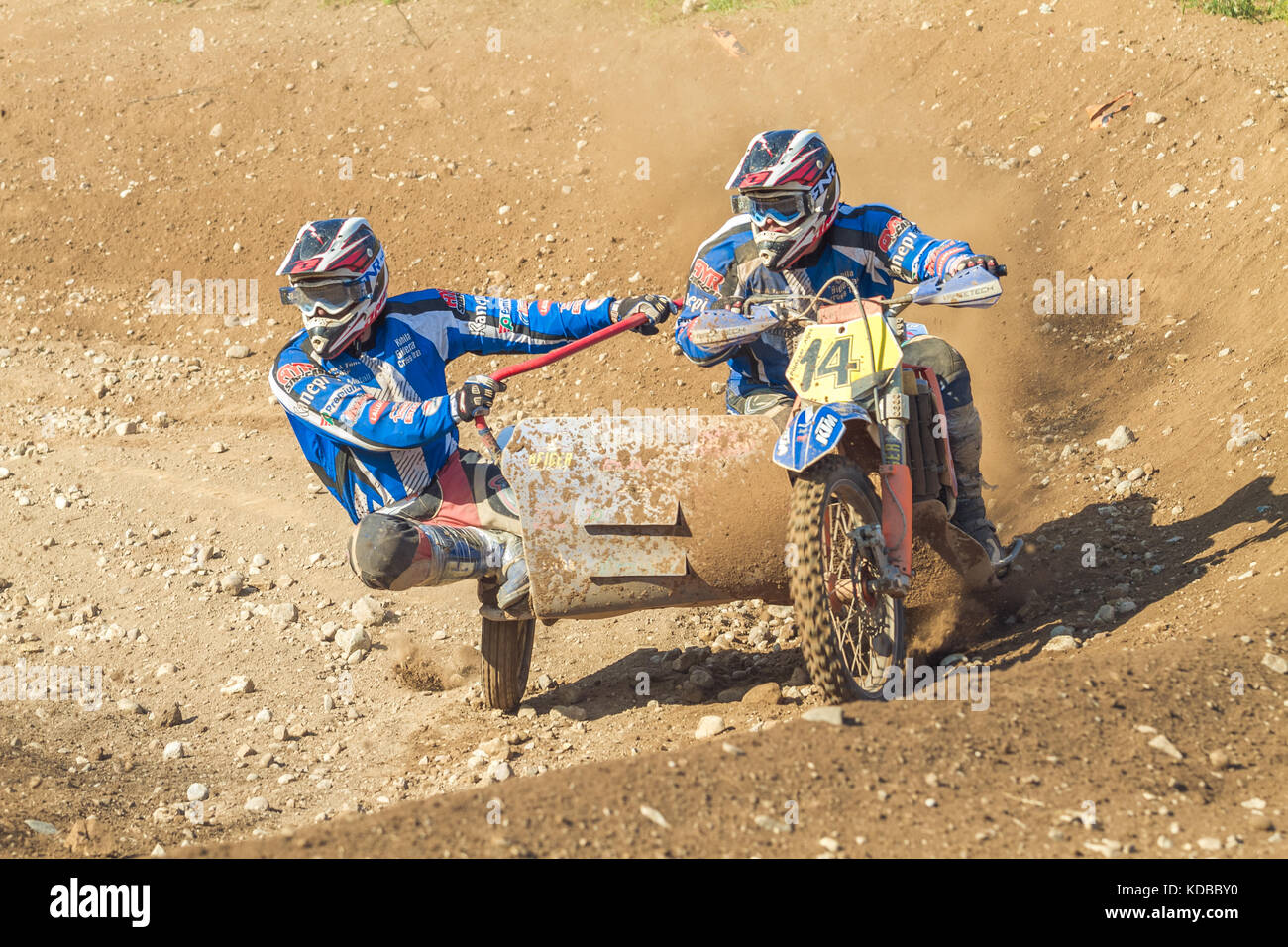 Lettland, Cesis, world championship Motocross, Beiwagen, Treiber mit Verfolger und Motorrad. 2012 Stockfoto
