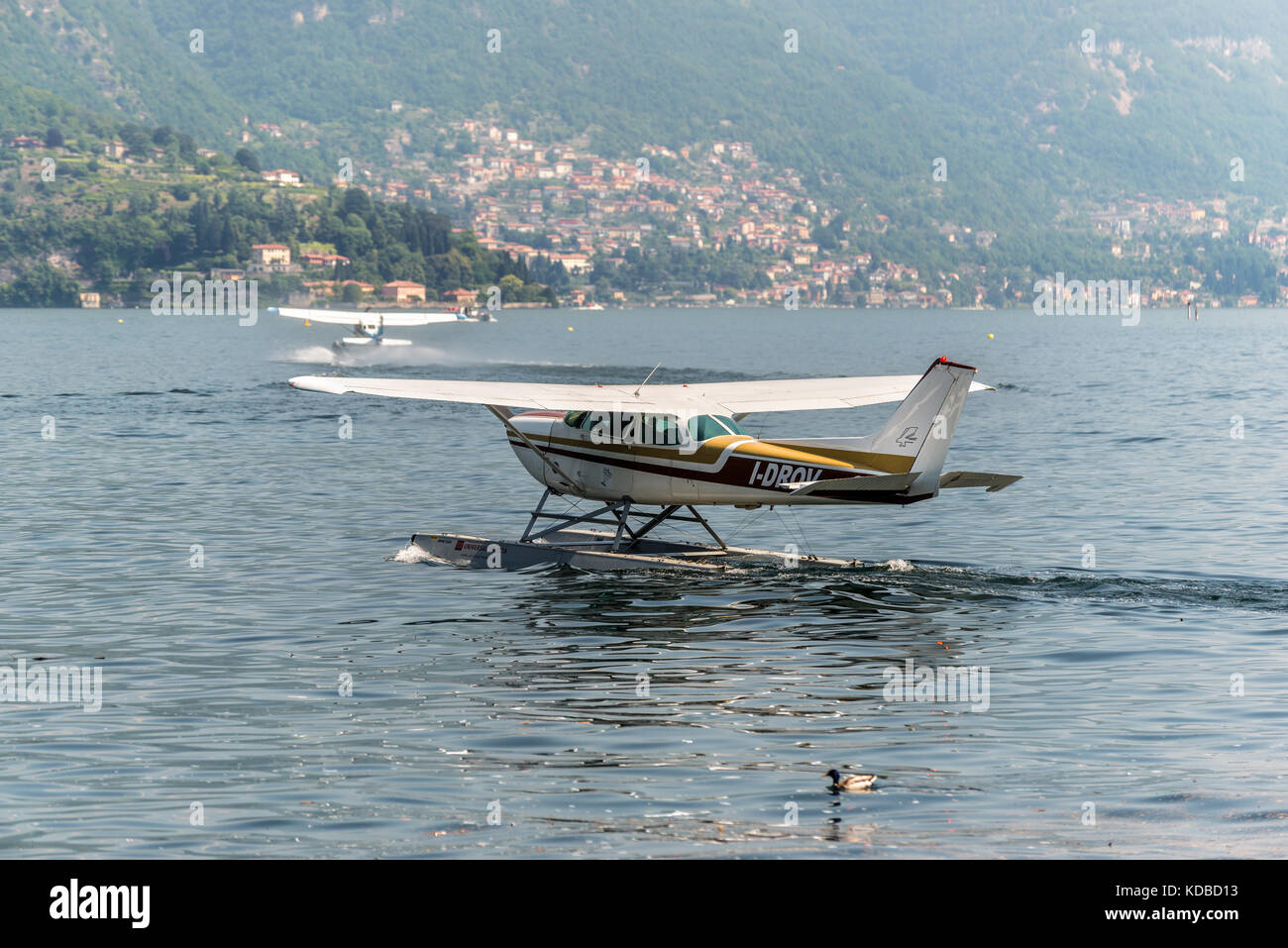 Como, Italien - 27. Mai 2016: ein wasserflugzeug Cessna r 172 k Hawk xp ii des Aero Club como Rollens am Comer See in Como, Italien. Stockfoto