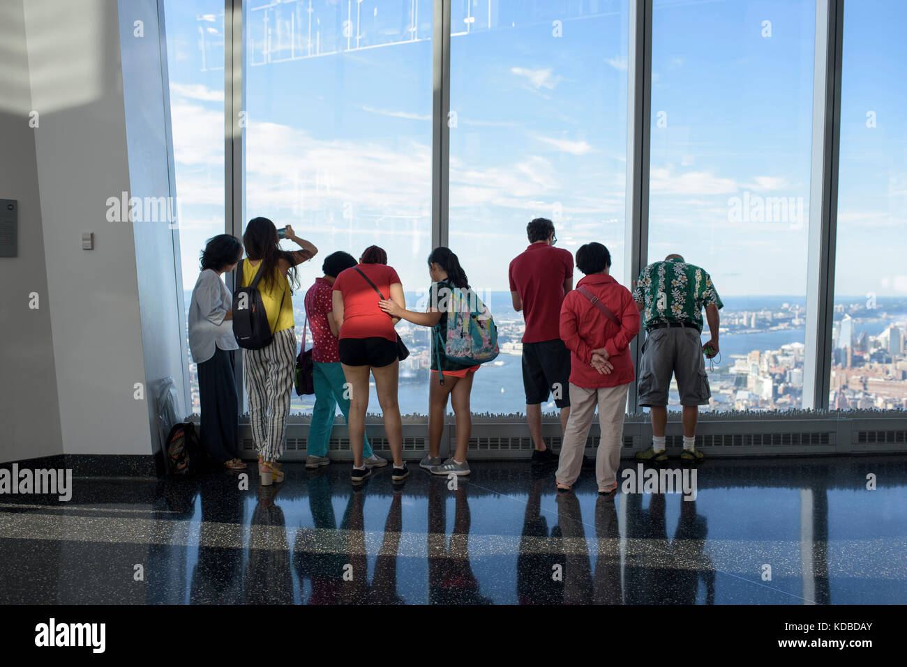 Intérieur du nouveau World Trade Center qui a ouvert au public il y a un an. Le public est invité à monter afin de profiter de la vue 360 de New york Stockfoto