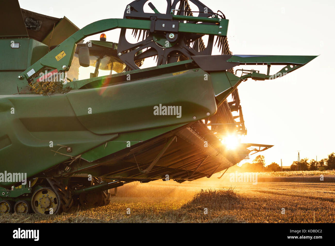 Angehobenen Schneidwerk an einem Mähdrescher Stockfoto