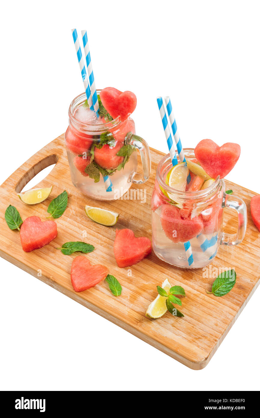 Mason Gläser mit Wassermelonen trinken auf Weiß Stockfoto