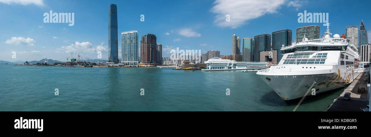 Victoria Harbour und Hong Kong - Oktober 11, 2017: Star Pisces‎ parken am Ocean Terminal Gebäude am Nachmittag Stockfoto