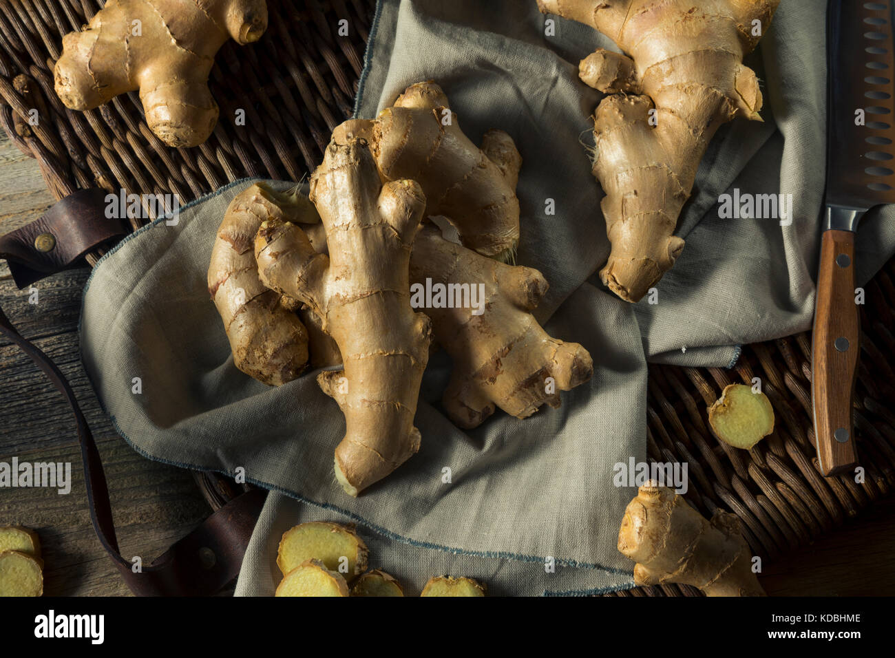 Raw Brown Organic ginger root Einsatzbereit Stockfoto