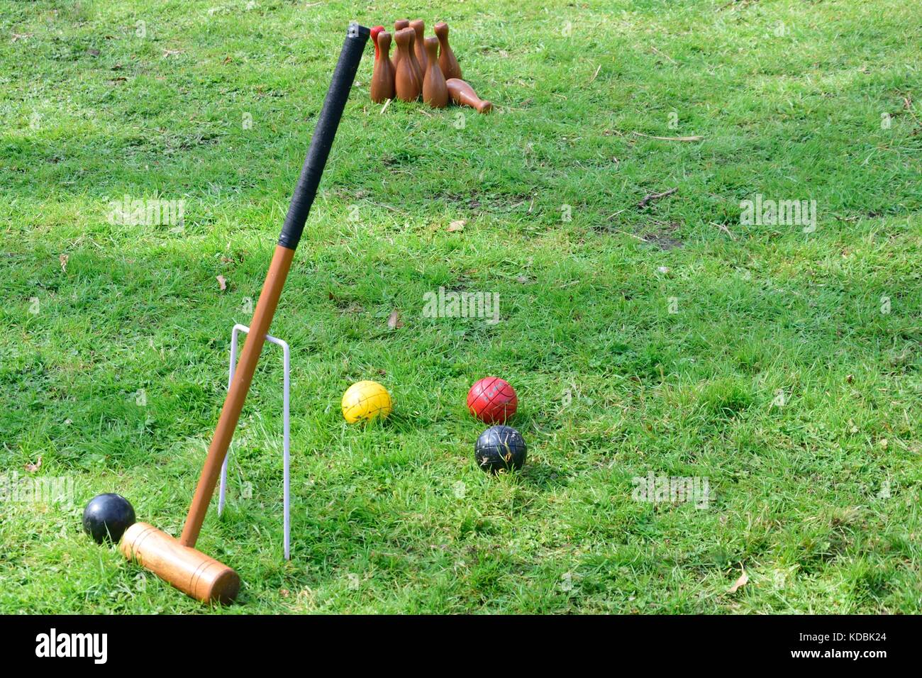 Croquet Ausrüstung und outdoor Kegeln Stockfoto