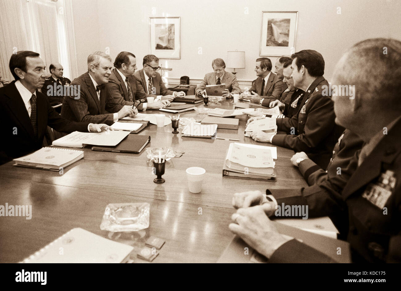 Der gewählte US-Präsident Jimmy Carter trifft sich mit Minister und das Pentagon Stabschefs Stockfoto