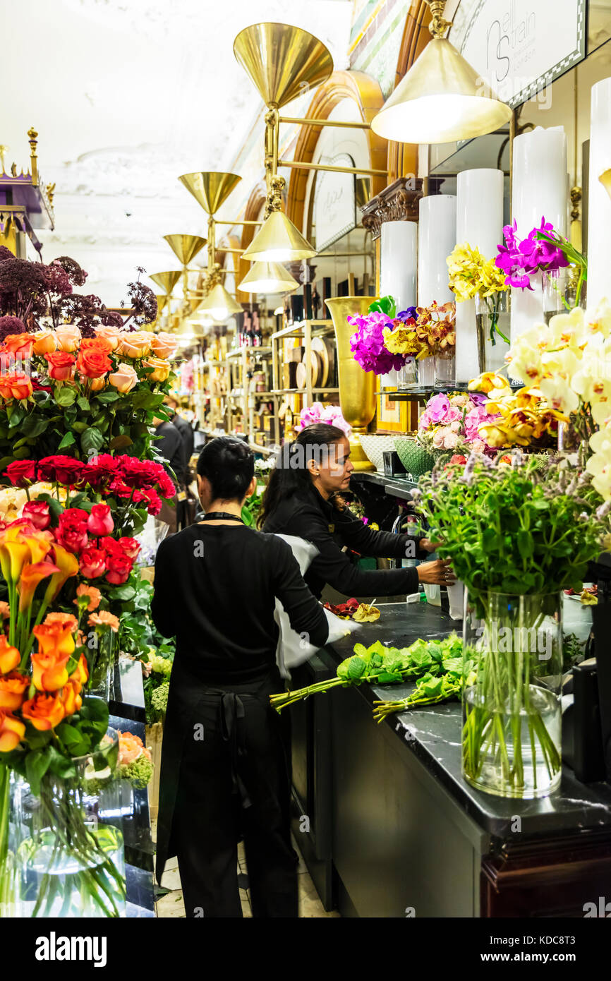 Florists, Florist, Blumengeschäft, die Sträuße, Arbeiten mit Blumen, Blume angezeigt, sodass
