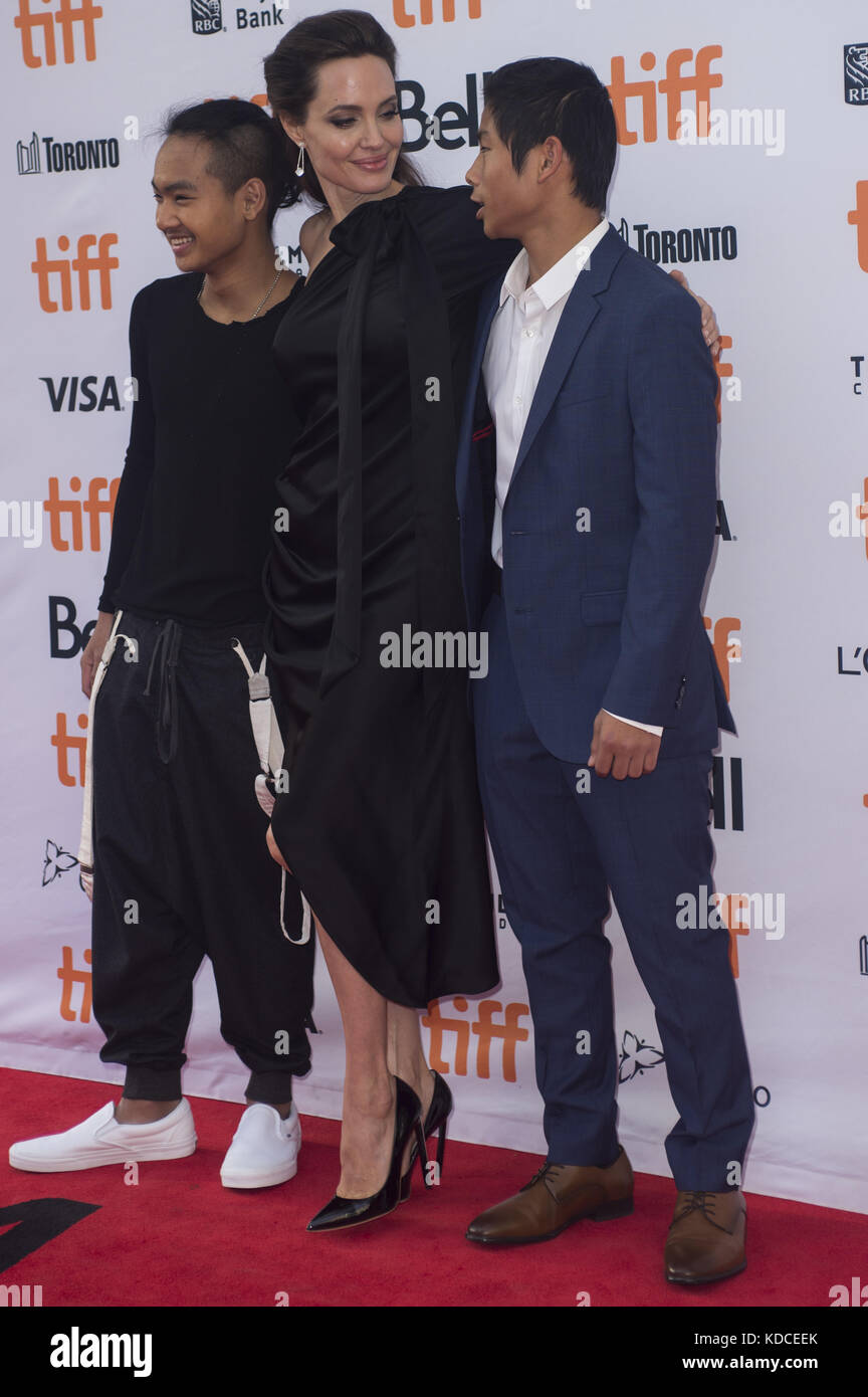 42. Toronto International Film Festival - First They Killing My Father - Premiere mit: Maddox Jolie-Pitt, Angelina Jolie, Pax Jolie-Pitt Where: Toronto, Canada When: 11 Sep 2017 Credit: Euan Cherry/WENN.com Stockfoto