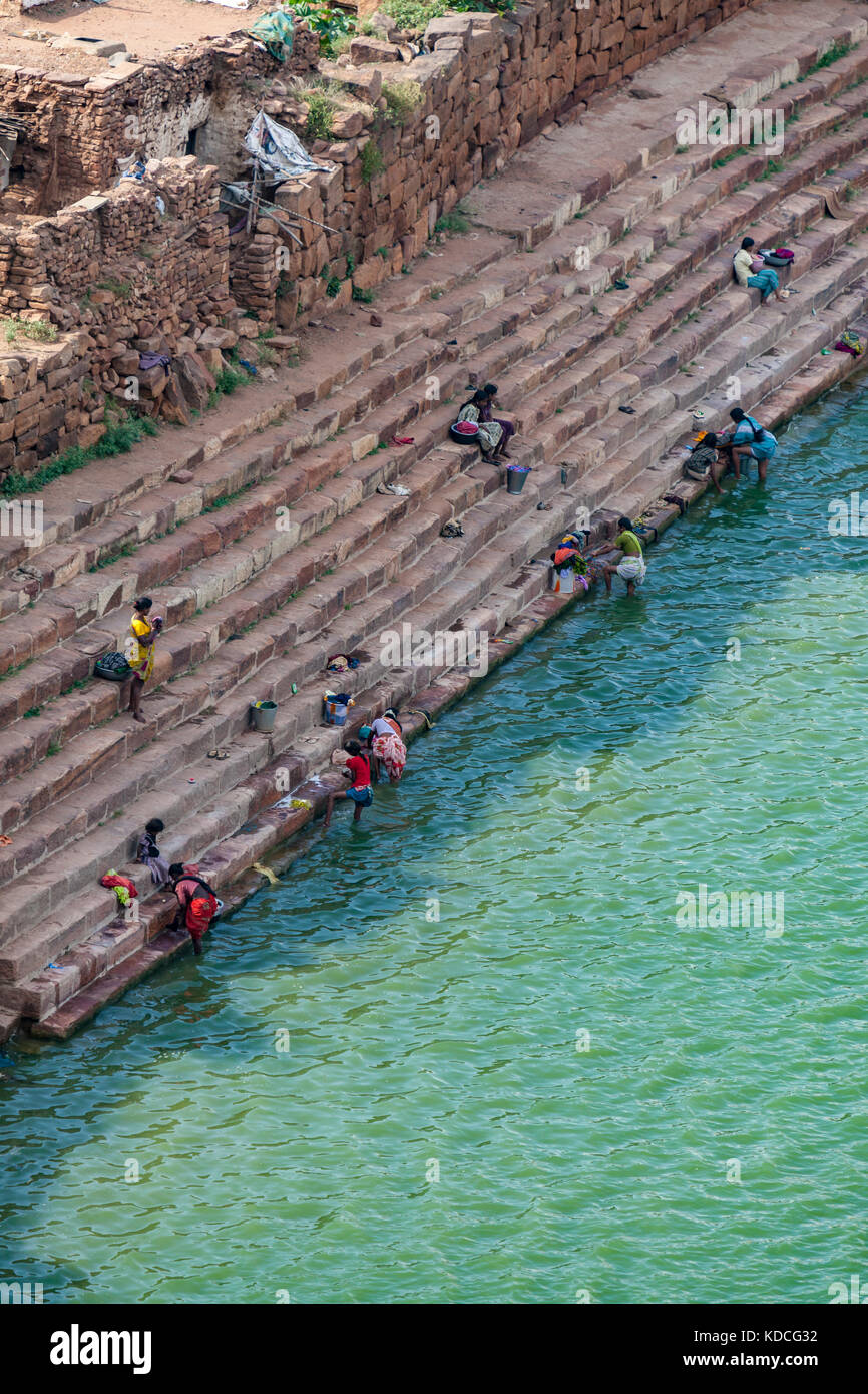 Badami, früher bekannt als vatapi, ist eine Stadt mit Sitz einer Taluk, es ist berühmt für seine Felsen strukturelle Tempel. Stockfoto