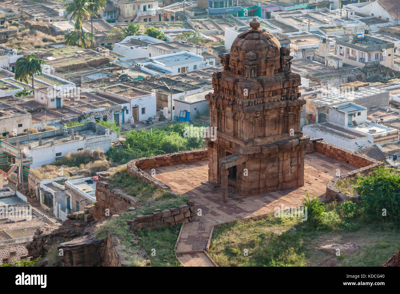 Badami, früher bekannt als vatapi, ist eine Stadt mit Sitz einer Taluk, es ist berühmt für seine Felsen strukturelle Tempel. Stockfoto