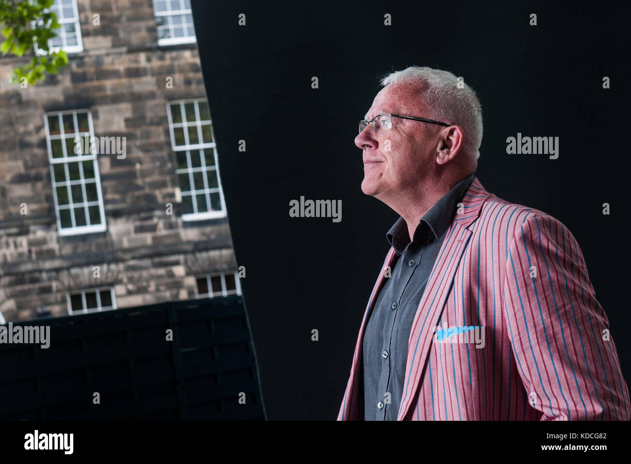 Steve Smith besucht einen Fotoauftrag während des Edinburgh International Book Festival im August 2017 in Edinburgh, Schottland. Stockfoto