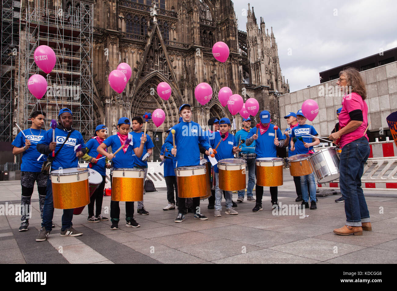 Europa, Deutschland, Köln, am Internationalen Tag der Mädchen (11. Oktober) die unabhängige Entwicklung und humanitäre Organisation Plan Inter Stockfoto