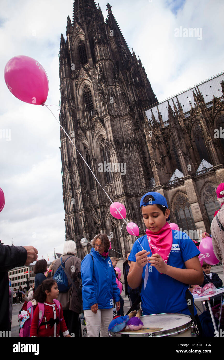 Europa, Deutschland, Köln, am Internationalen Tag der Mädchen (11. Oktober) die unabhängige Entwicklung und humanitäre Organisation Plan Inter Stockfoto